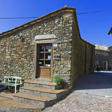 Gualdo Sleeps 7 With Pool And Wifi Appartamento *